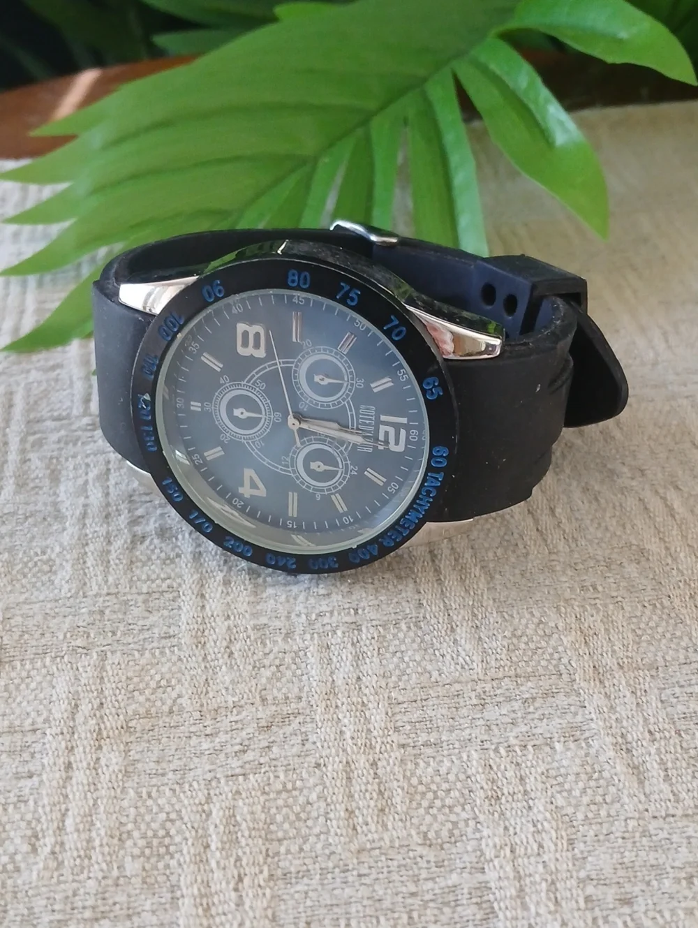 Men's Black and Blue Sport Watch with Silicone Strapiii77 I i I u